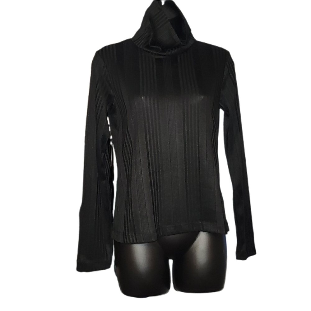 NWT Women's Turtle Neck Shirt ❤️